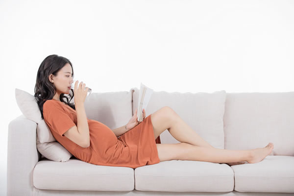 怀孕的中期怎么辩男女最准？有什么方法？(图1)